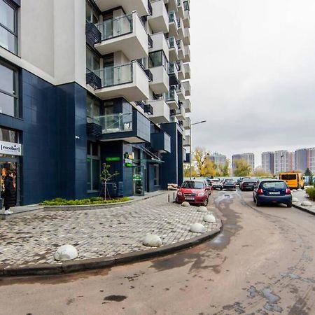 Новые Светлые Апартаменты Метро Славутич Kyiv Exterior foto