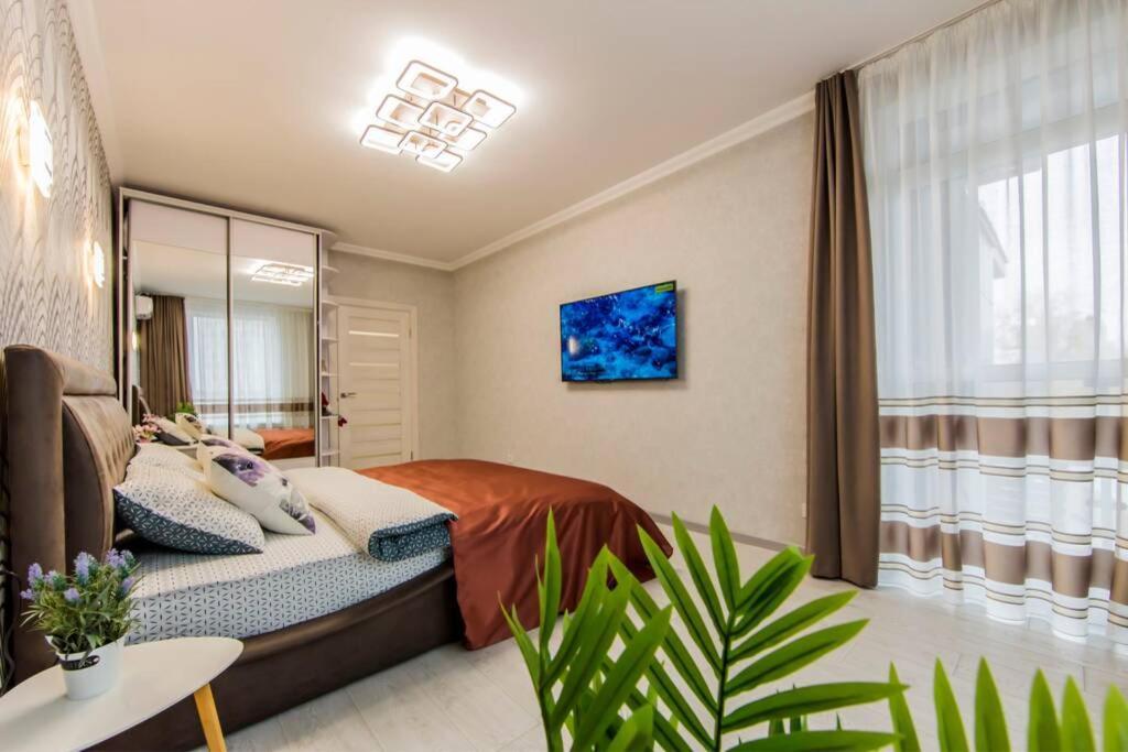 Новые Светлые Апартаменты Метро Славутич Kyiv Exterior foto
