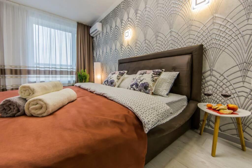 Новые Светлые Апартаменты Метро Славутич Kyiv Exterior foto