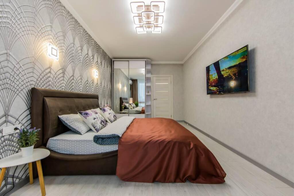 Новые Светлые Апартаменты Метро Славутич Kyiv Exterior foto